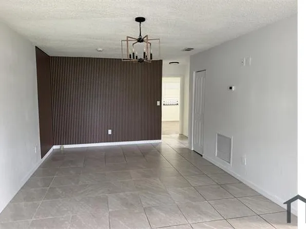 3865 NW 157th St, Miami Gardens, FL 33054