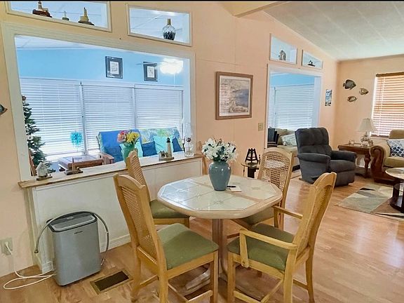 2nd image of 4111 Queens Way