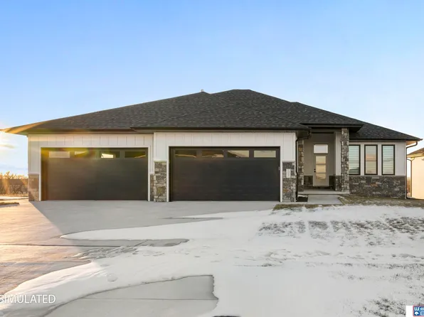 921 N 105th St, Lincoln, NE 68527