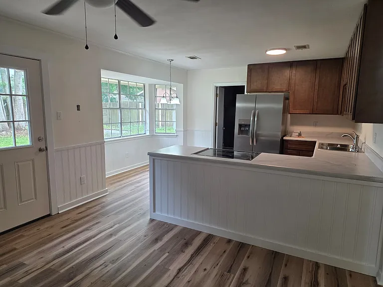 237 Saratoga Dr — Photo 6