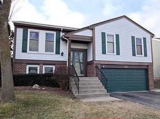 728 Berwick Pl, Roselle, IL 60172