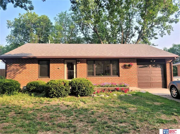 345 Cherry Ln, Seward, NE 68434