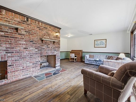 3rd image of 242 Old Turnpike Rd