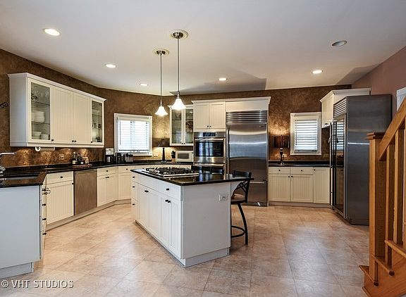 5th image of 400 Lois Ln