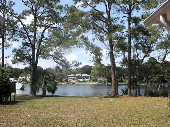 390 Gardner Dr NE, Fort Walton Beach, FL 32548