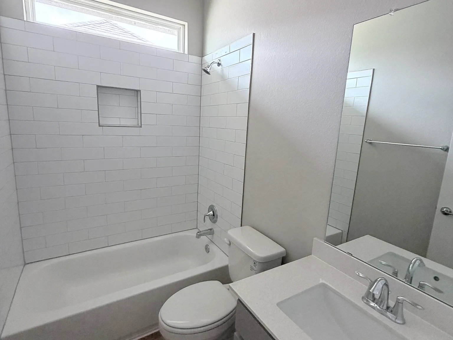 4 bed, 3.5 bath, 1921 sqft, $2,495 — Photo 3