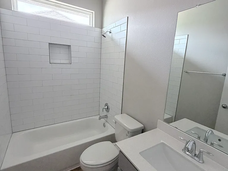 219 Pinnacle Ln — Photo 3
