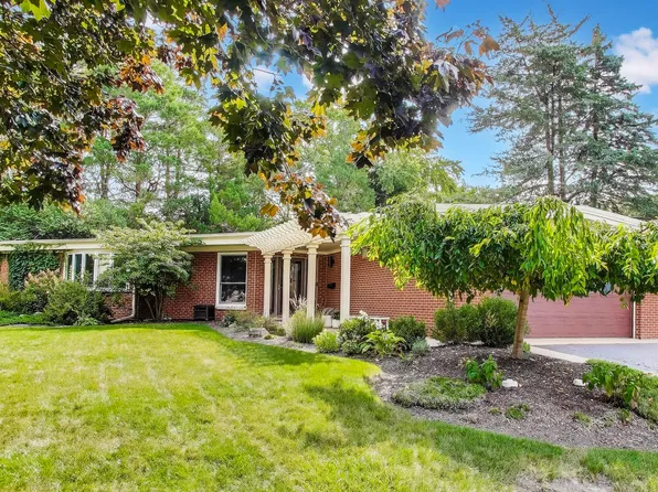 239 Beverly Rd, Barrington, IL 60010