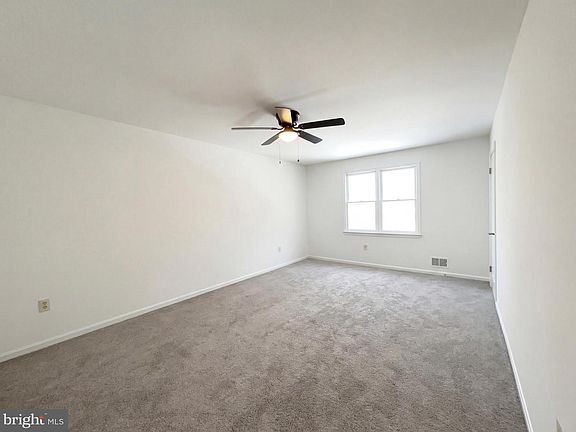 4th image of 2304 Holly Spring Dr