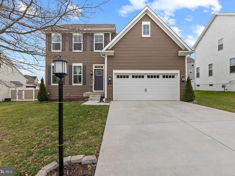 1st image of 35 Hickory Ridge Cir