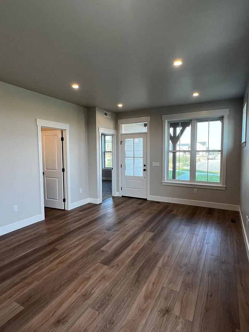 3 Bedroom 2 Bathroom New Construction On The West End! — Photo 4