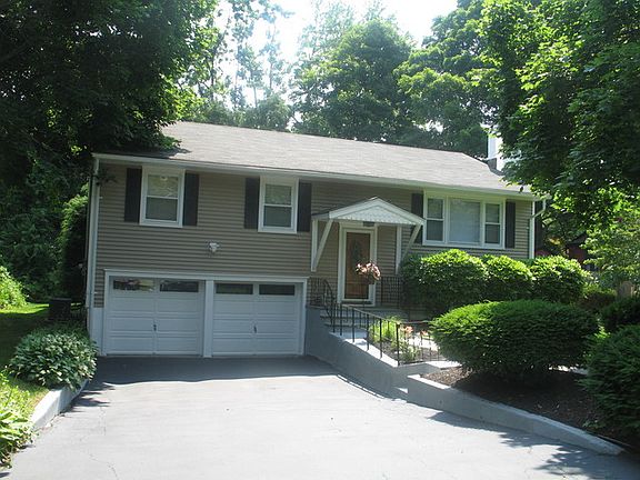 3rd image of 7 Orchard Dr