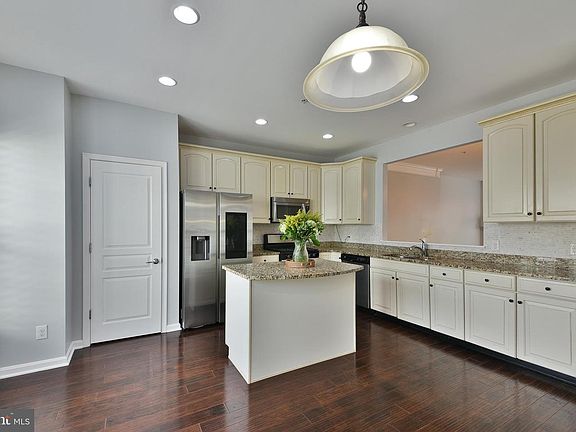 5th image of 504 Ellison Dr