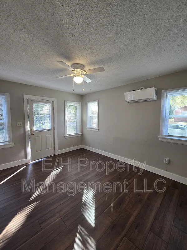 1 bed, 1.0 bath, $700 — Photo 3