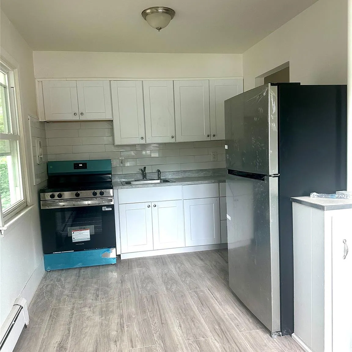 2 bed, 1.0 bath, 1728 sqft, $2,450 — Photo 2