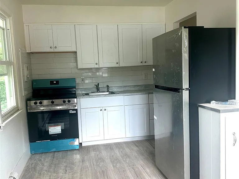 28 Warner Ln — Photo 2