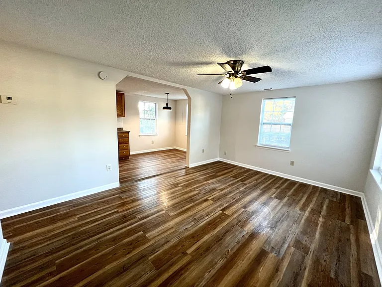 404 S Maple St — Photo 11