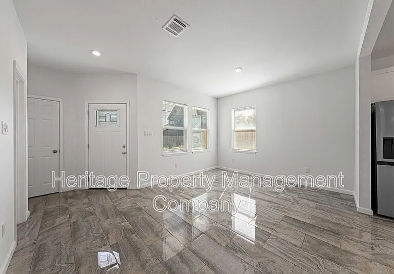 323 Gabriel #1-unit 101 — Photo 6