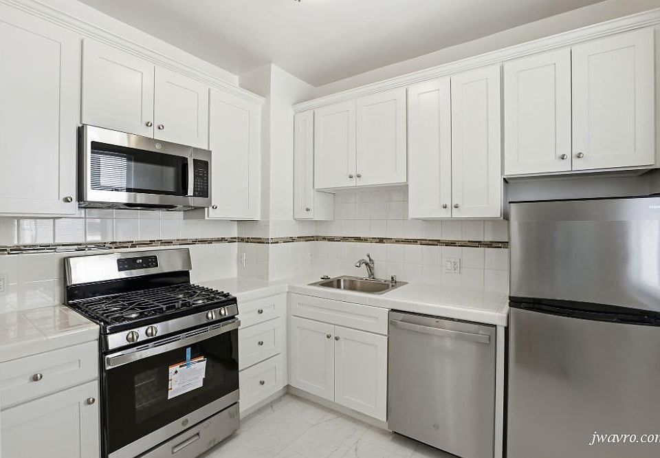 1st image of 1588 Sacramento St #1590-28