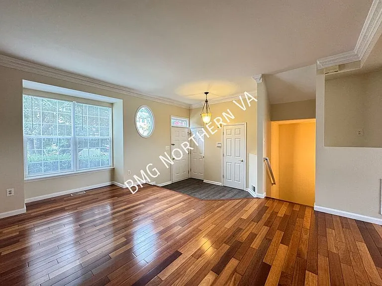 10230 Magnolia Grove Dr — Photo 3