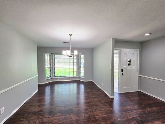 4th image of 110 Dartmouth Dr