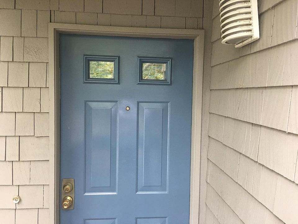 1st image of 1007 Foxchase Dr #4