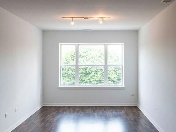 4th image of 1542 W Glenlake Ave #2E