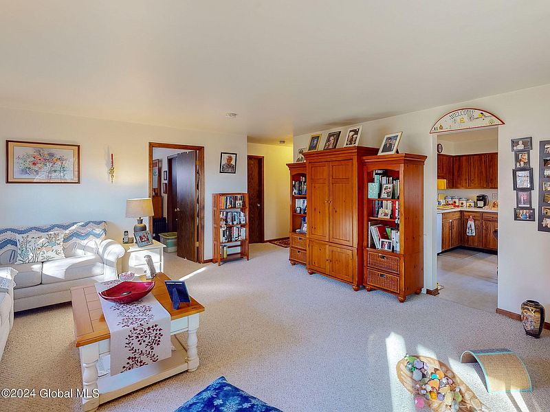 3rd image of 10 Edgewood Terrace