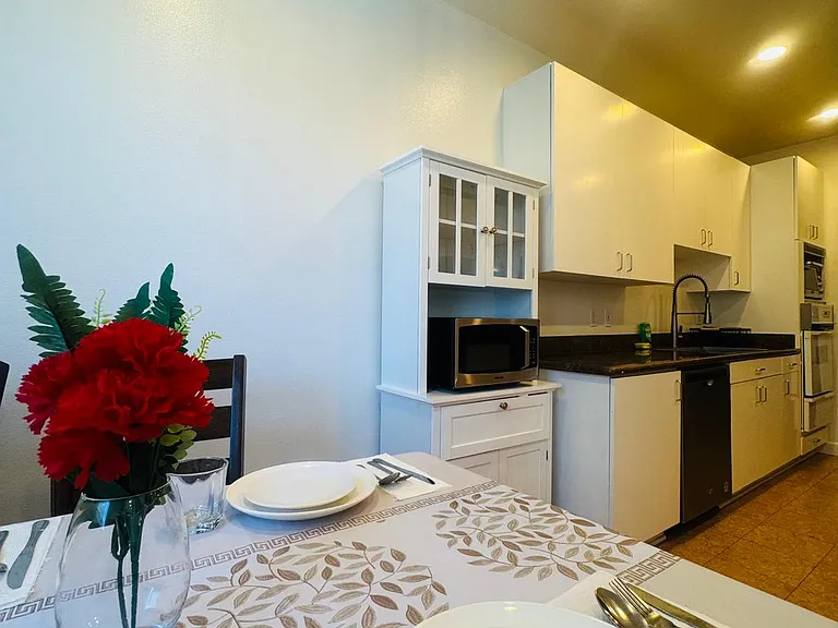 333 Westminster Ave #304 — Photo 12