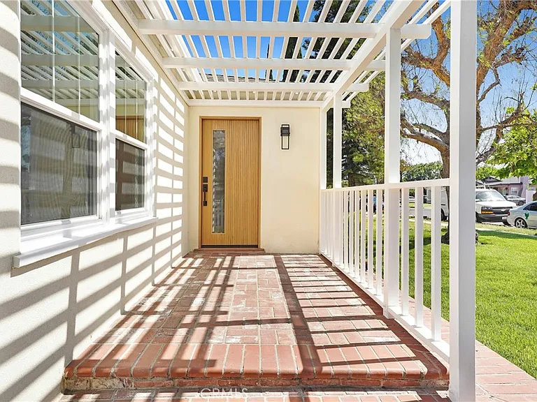 6724 Katherine Ave — Photo 11