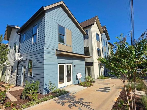 2nd image of 1121 Allene Ave SW #201
