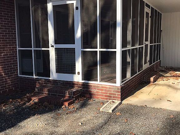 2nd image of 512 Dutchman Ave