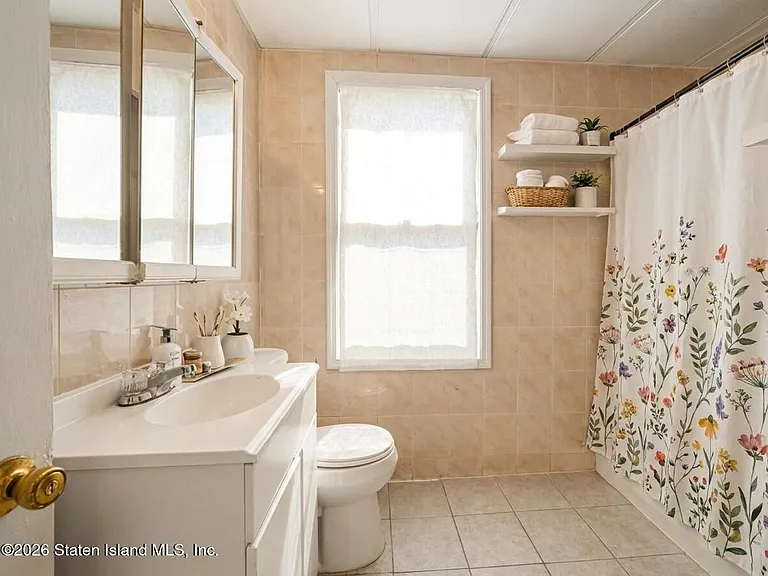 883 Manor Rd #1 — Photo 6