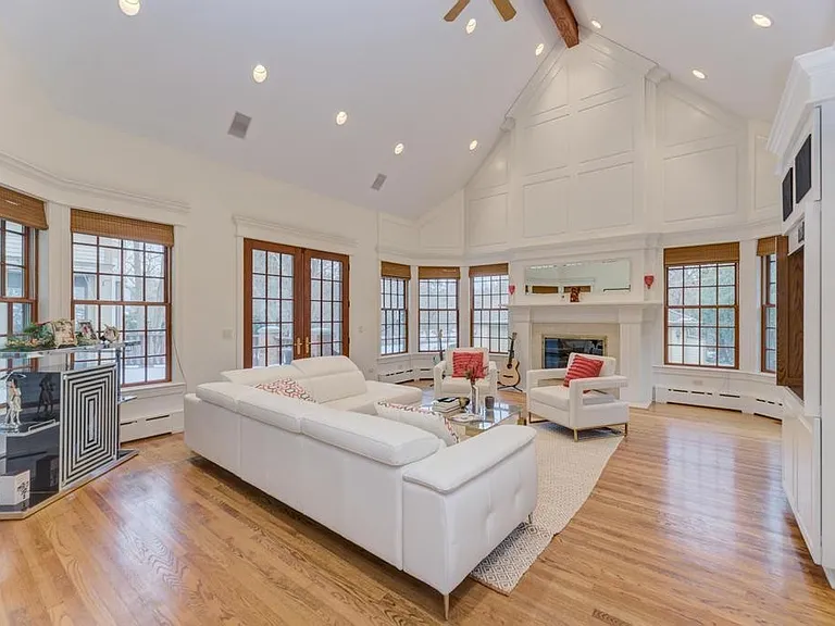 1499 Sheridan Rd — Photo 12