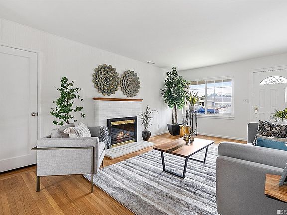 3rd image of 25980 Underwood Ave
