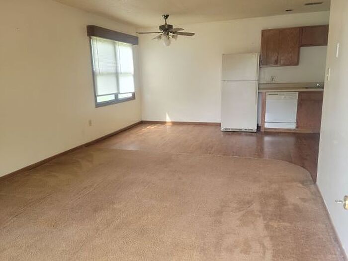 2nd image of 215 Maple St #2
