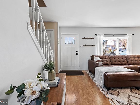 5th image of 19 Evergreen Ln