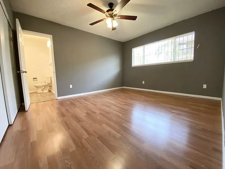 2037 N Lime Ave — Photo 14