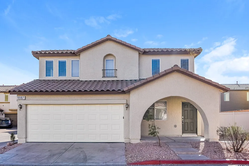 3 bed, 2.5 bath, 1483 sqft, $2,070 — Photo 1