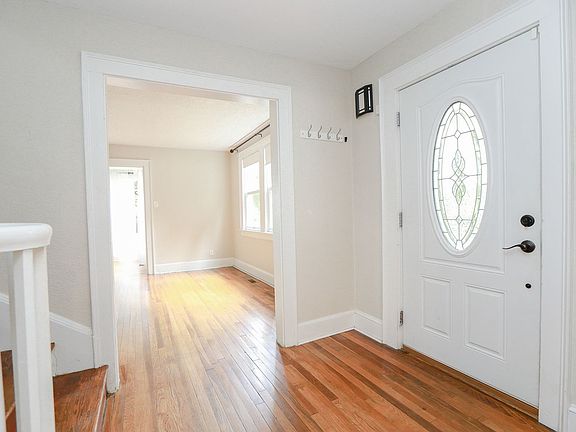 3rd image of 1701 Bain St
