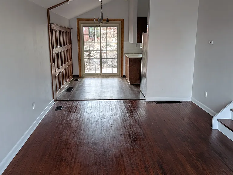740 Stone St — Photo 3