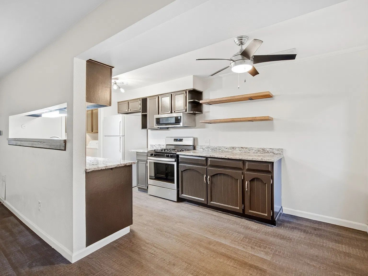 2 bed, 920 sqft, $1,900 — Photo 4