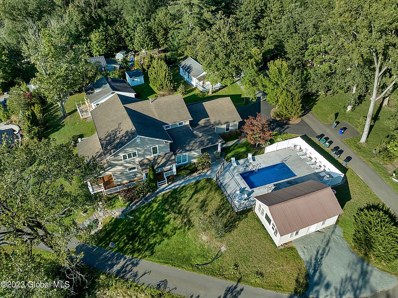 2nd image of 2 Leeward Lane