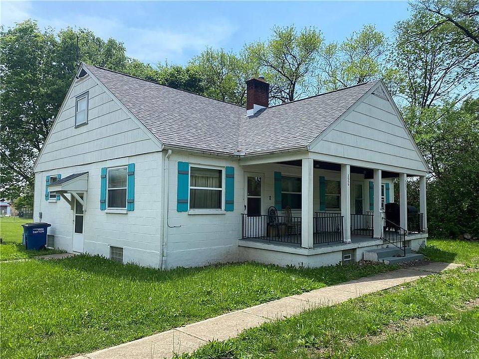 1st image of 3000 W Hillcrest Ave