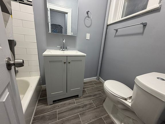 4th image of 251 Lafayette Ave #6E