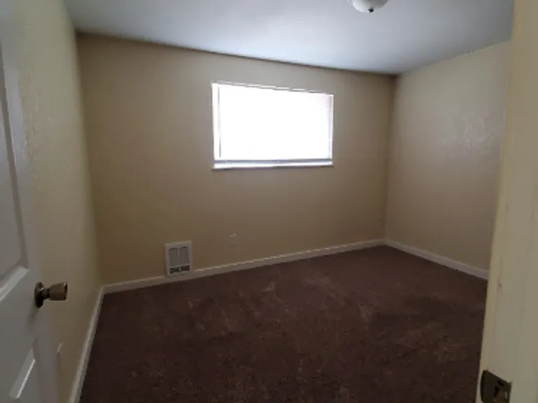 2701 Saint Clair St — Photo 12