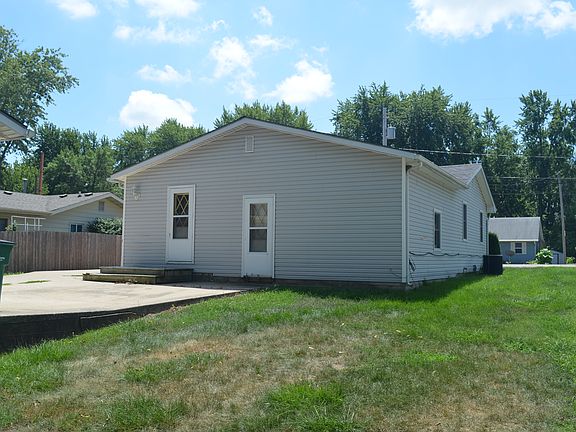 3rd image of 722 Phillips St