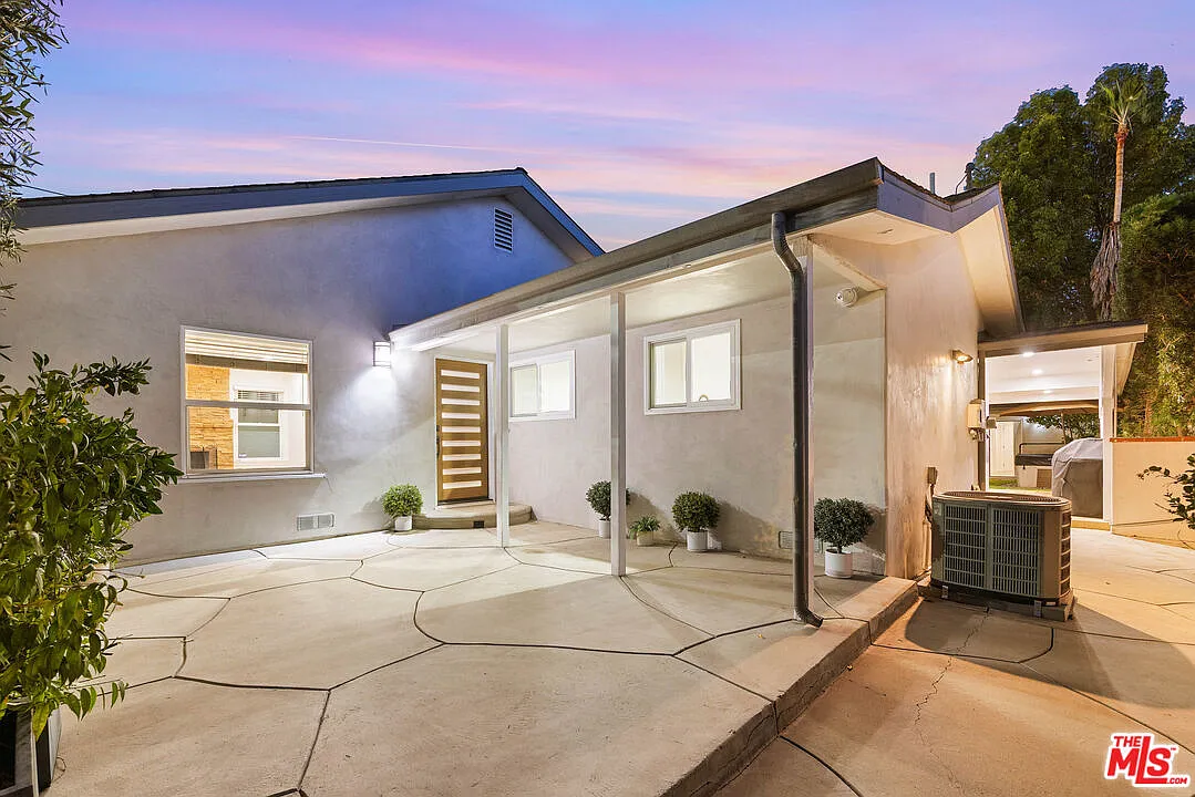 4 bed, 3.0 bath, 2100 sqft, $7,500 — Photo 1