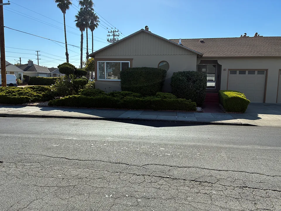 23 E Hillcrest Blvd #23