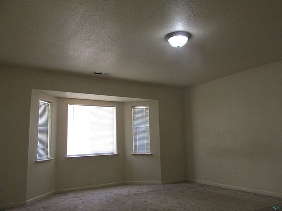 5th image of 35 Dawn Ct